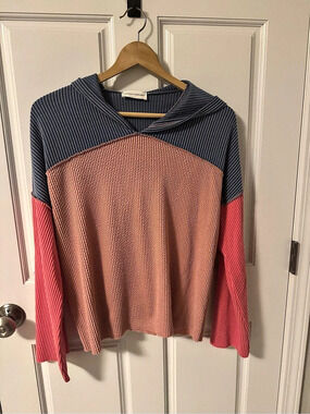 Lovely Melody Color Block Hooded Top in Pink & Blue